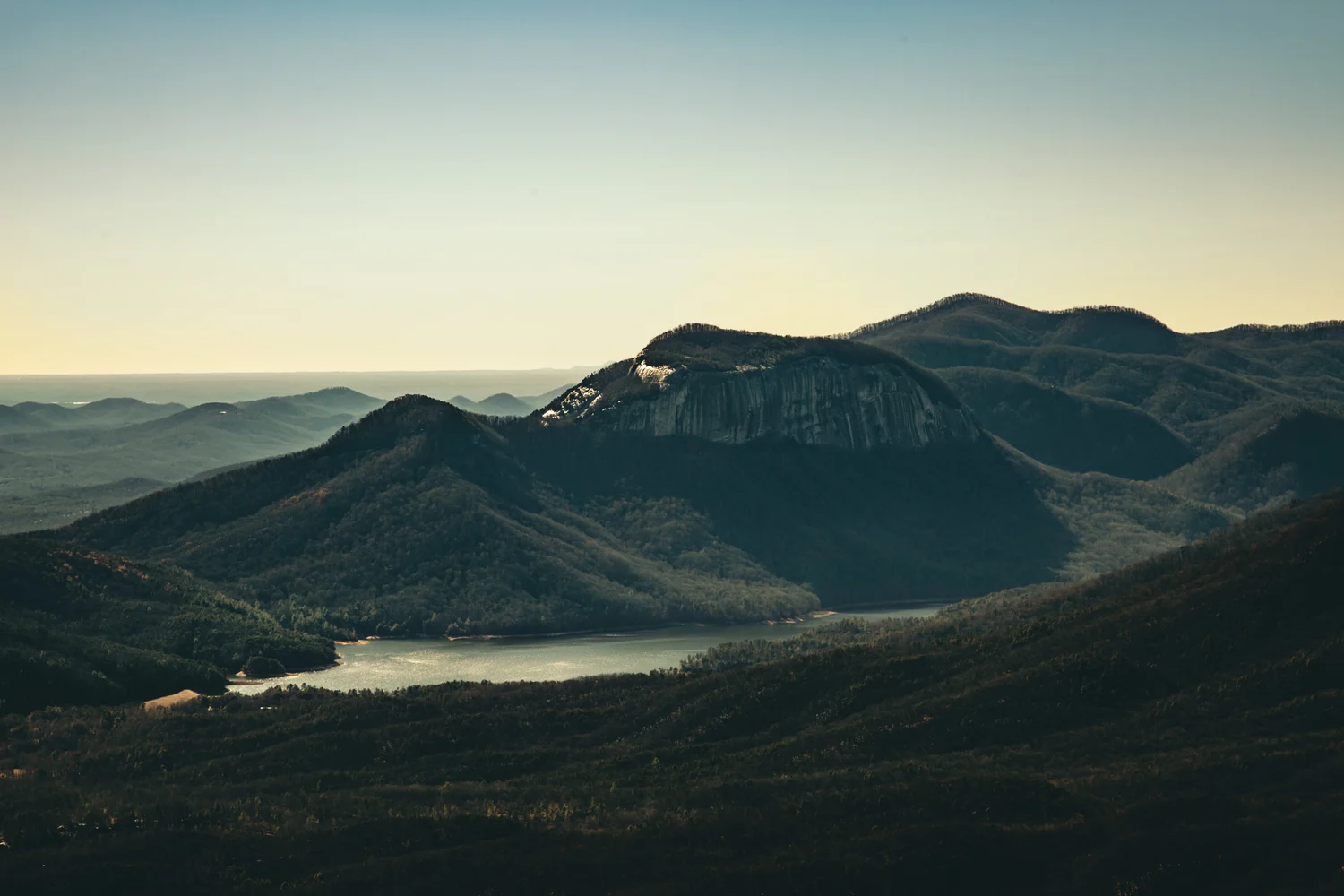 hillside-view-eastern-us-lake