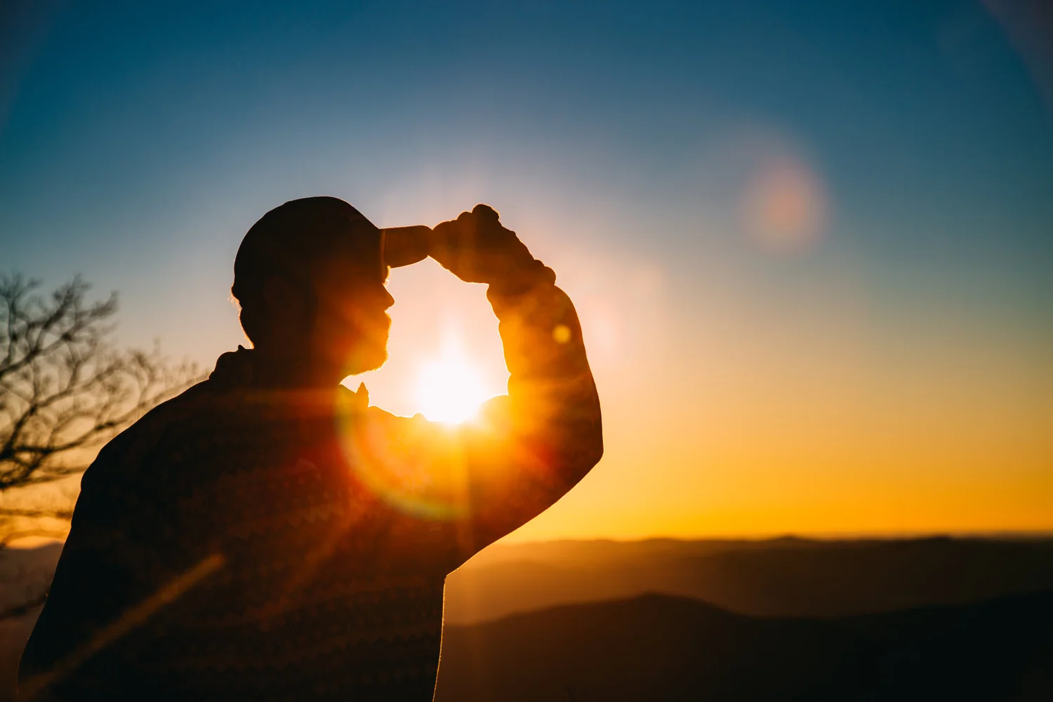 silhouette-in-sunset-salute